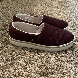 Reebok slip ons size 6. Never worn before!